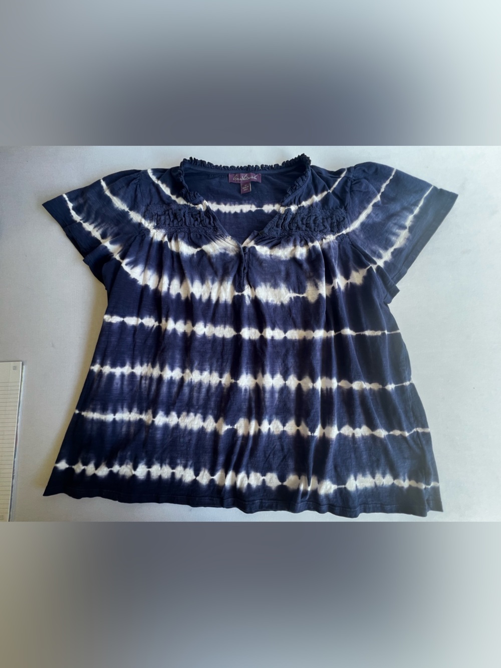 GLORIA VANDERBILT TIE-DYED BLUE & WHITE SHORT SLEEVE TOP